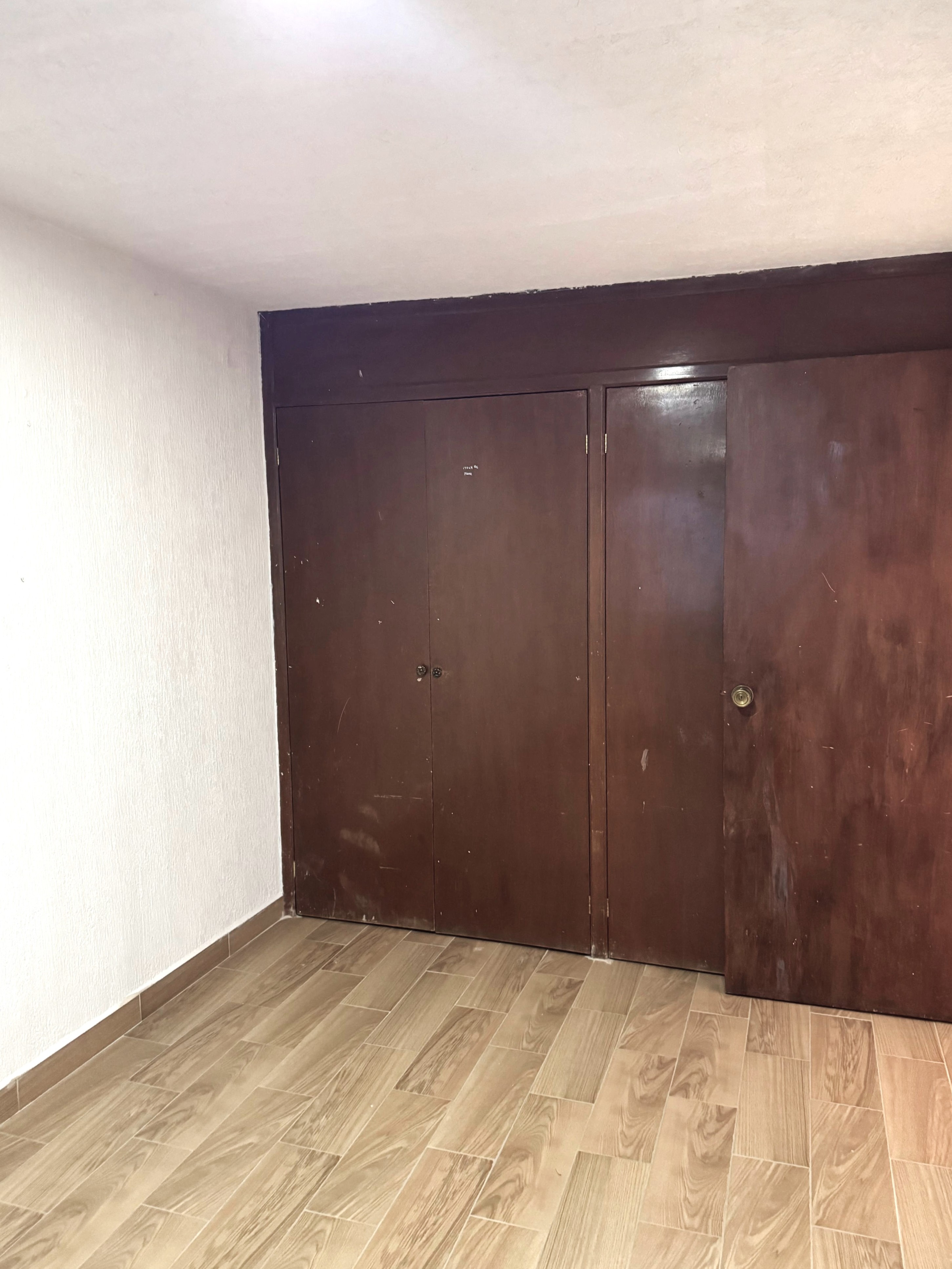 CASA EN VENTA EN PRIVADO CON ALBERCA EN LE�N GTO ZONA NORTE